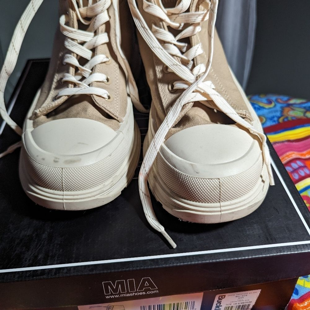 Mia Tan and white lace up Side Zip Boots size 9 - Picture 1 of 7